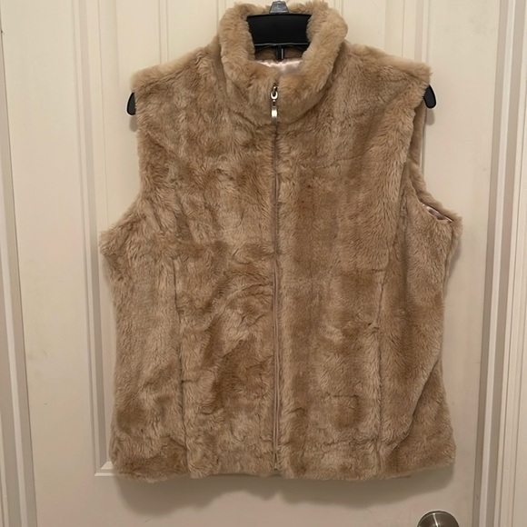 Coldwater‎ Creek Faux Fur Sleeveless Vest with 2 pockets, Women’s Sz M Tan Gold - Picture 1 of 9